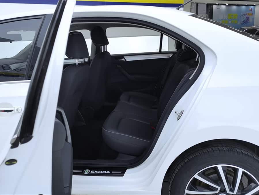 Skoda Rapid 2021 car image #12
