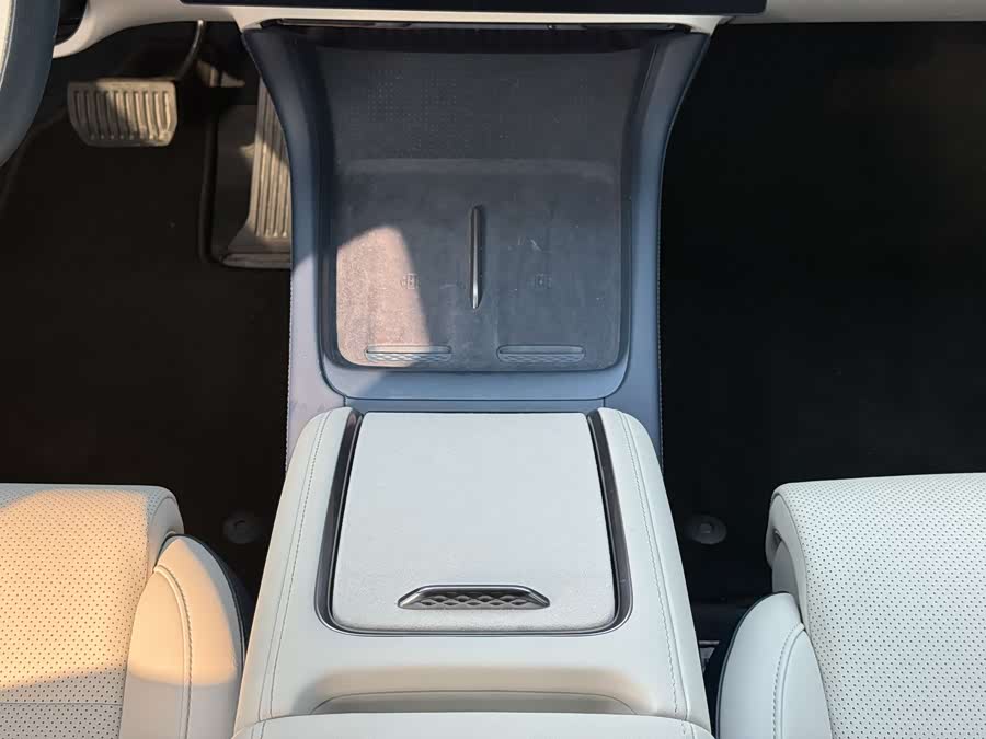 极氪 极氪007 2023 汽车图片 #12