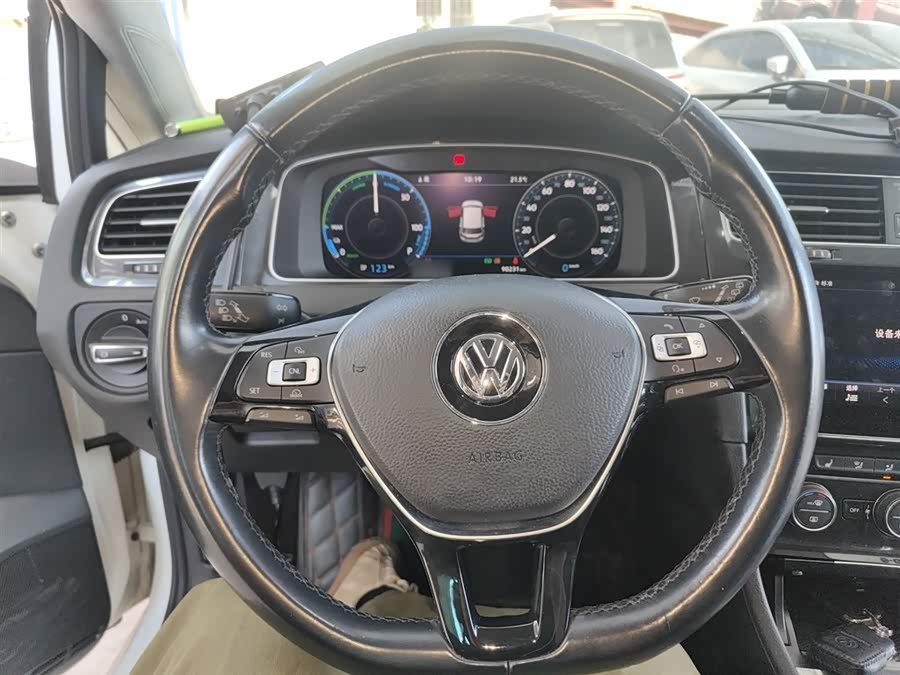 Volkswagen Golf New Energy (Imported) 2020 صورة سيارة #12