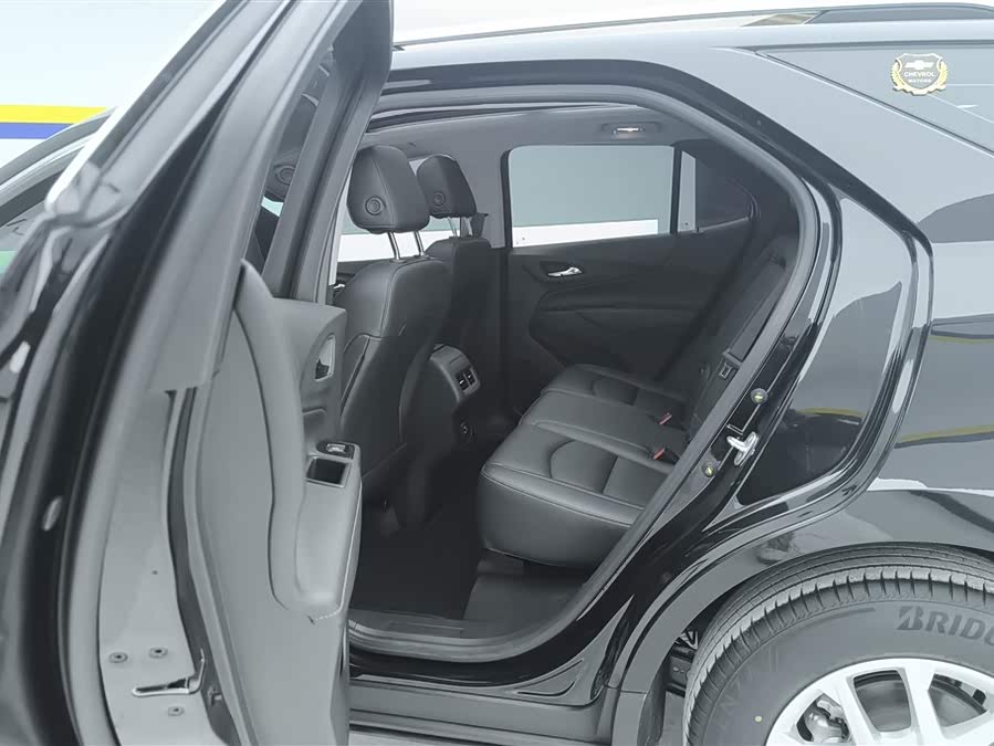 Chevrolet Equinox 2023 car image #12