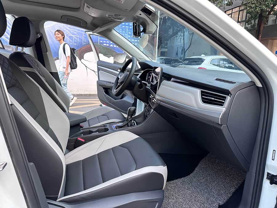 Volkswagen Bora 2023 car image #12