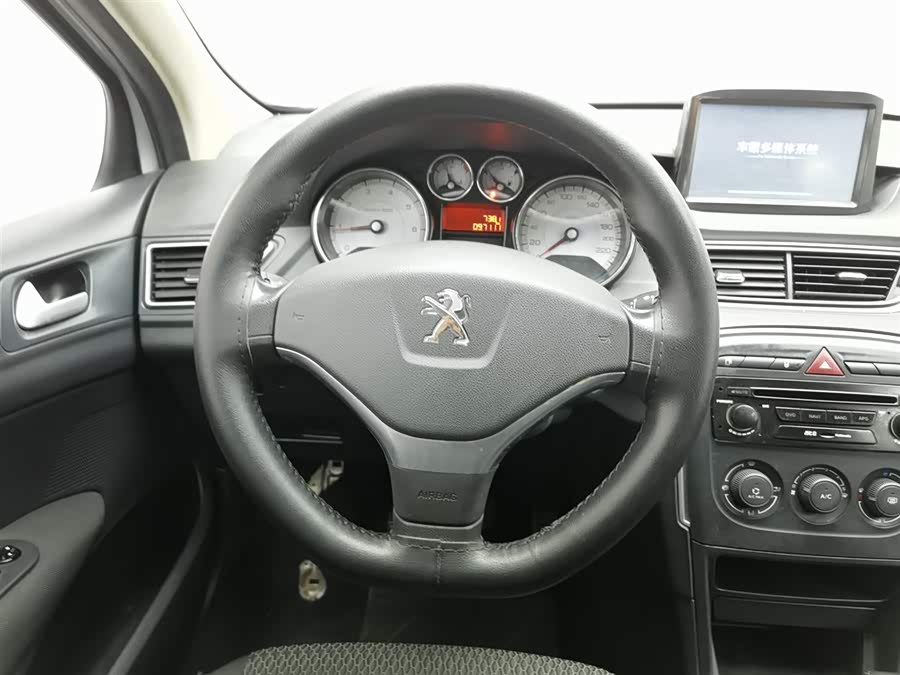 Peugeot 308 2014 car image #12