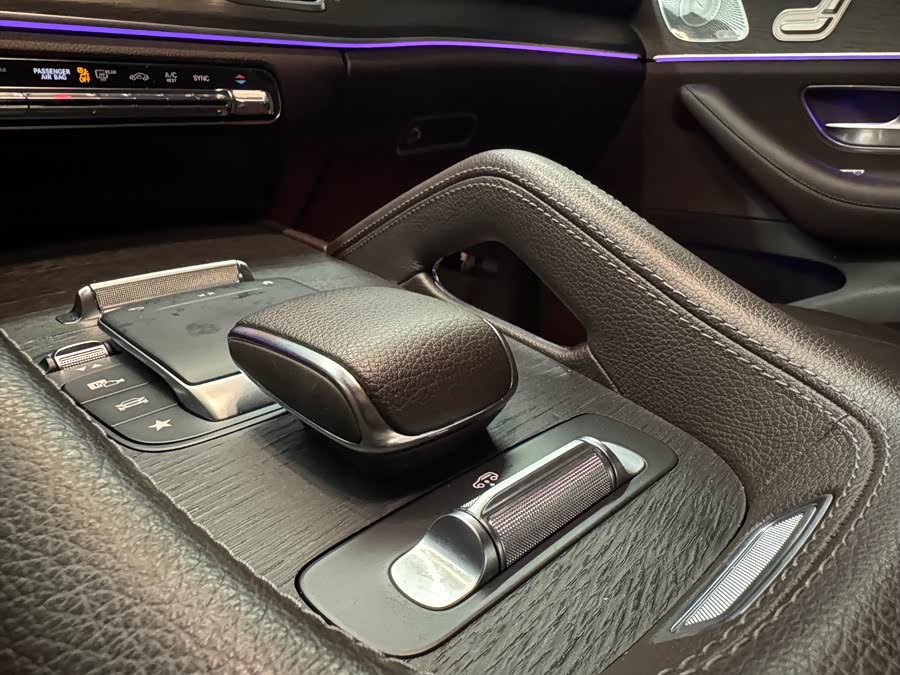 Mercedes-Benz GLE Class 2021 car image #12