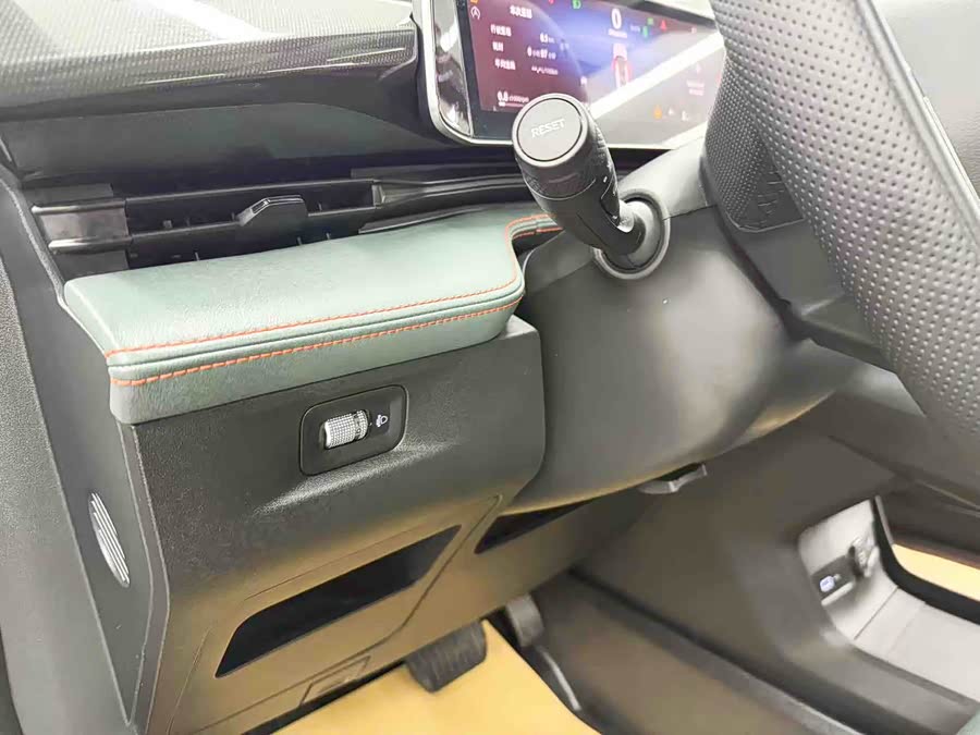 GEELY Boyue 2025 car image #12