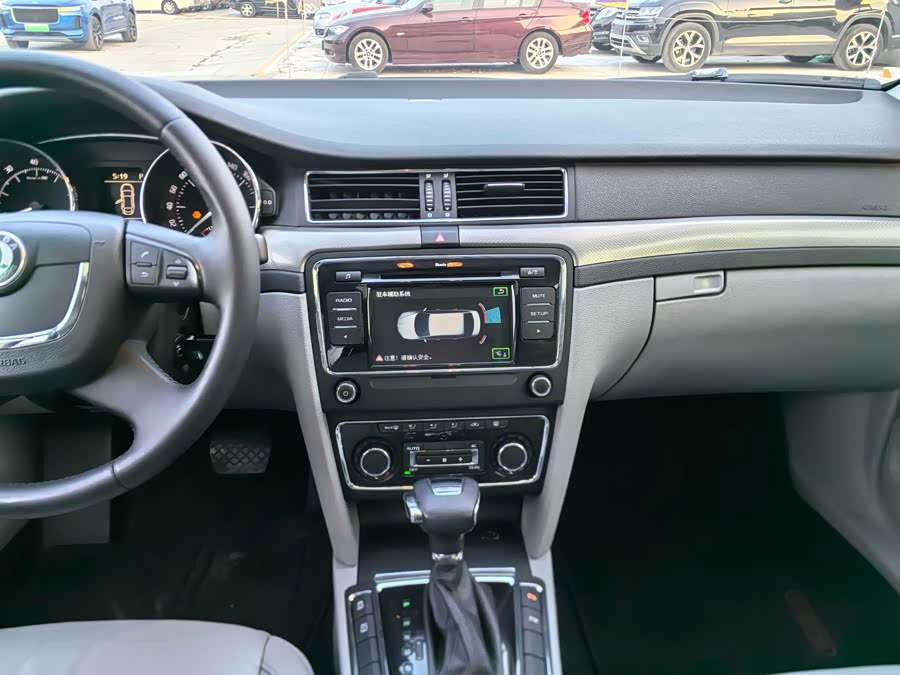 Skoda Superb 2012 imagem de carro #12