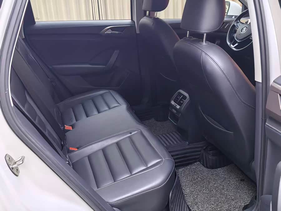Volkswagen Tharu 2020 car image #12