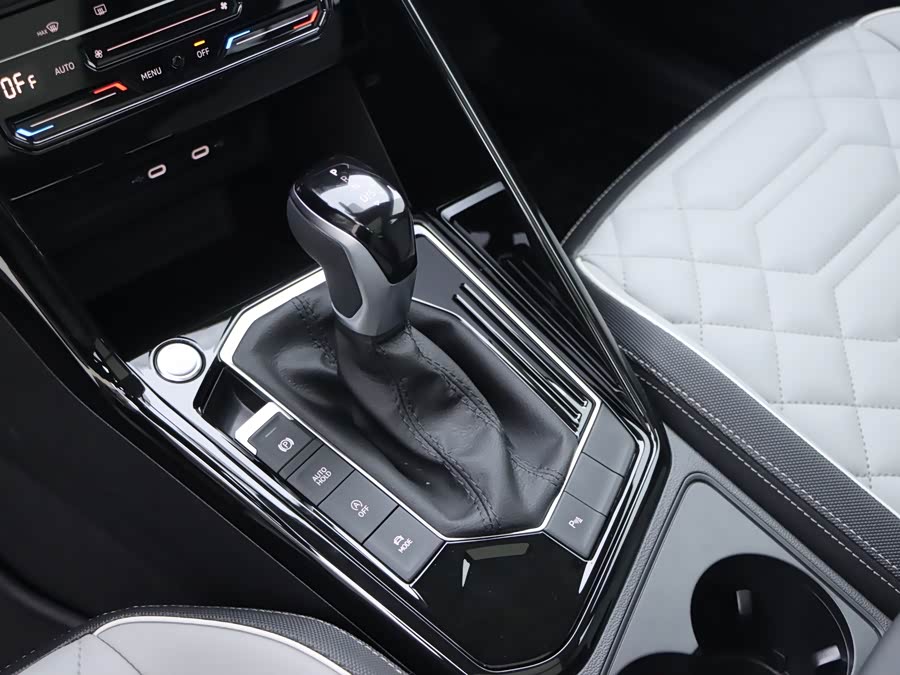 Volkswagen Tayron 2022 immagine di auto #12