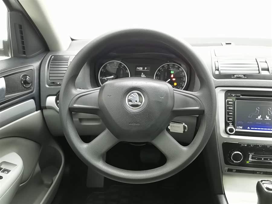 Skoda Octavia 2014 car image #12