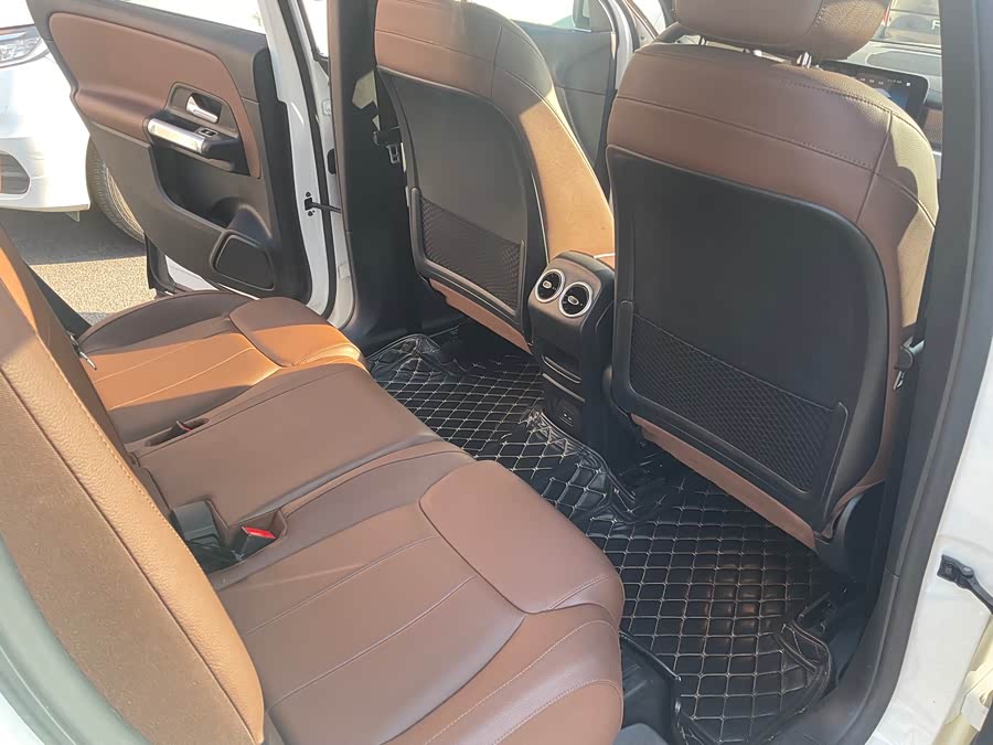 Mercedes-Benz GLB Class 2020 car image #12