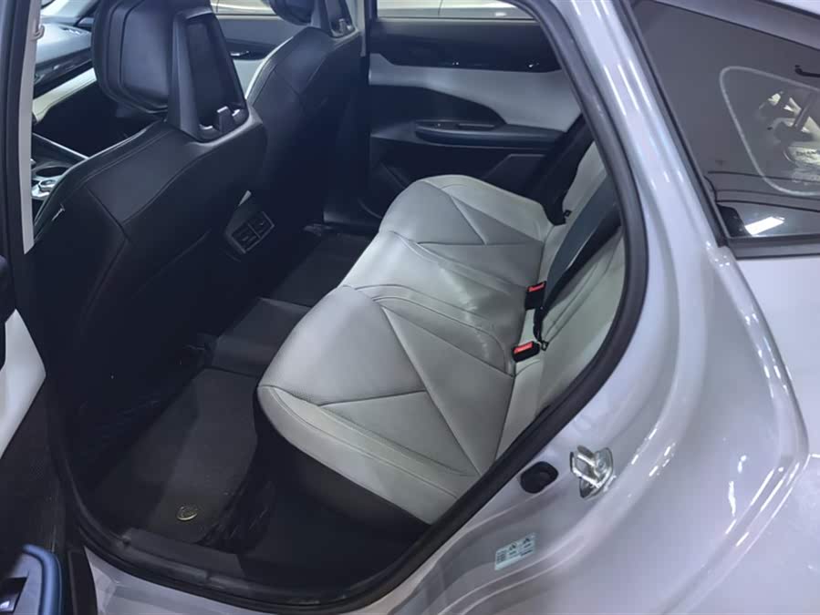 Changan UNI-V iDD 2023 car image #12