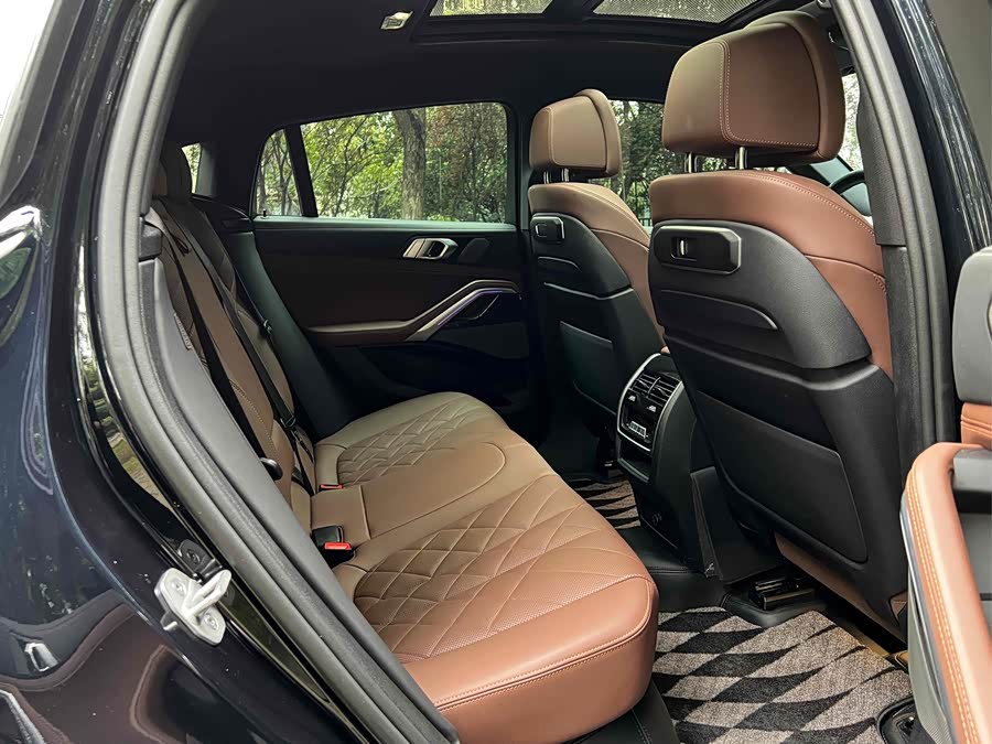 BMW X6 2024 car image #12