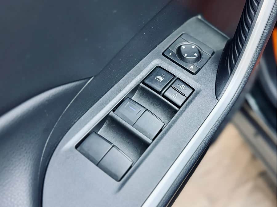 Toyota RAV4 2022 car image #12