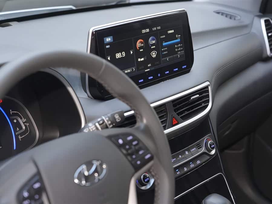 Hyundai Tucson 2021 car image #12