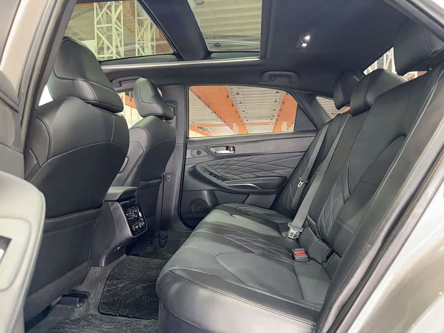 Toyota Avalon 2019 car image #12