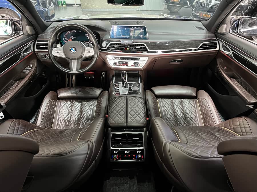 BMW 7 Series 2020 car image #12