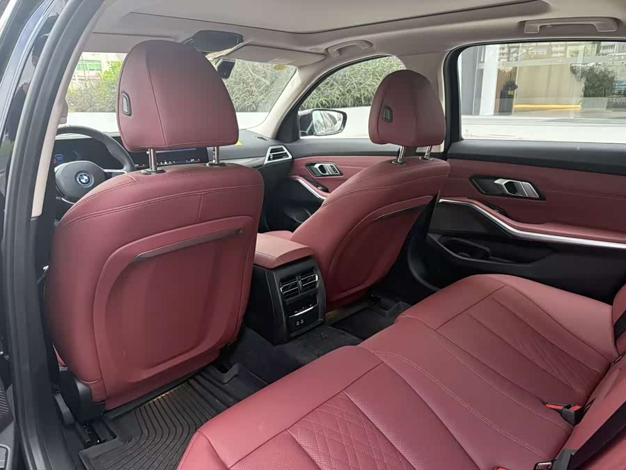 BMW i3 2024 car image #12