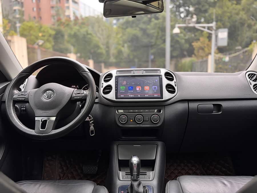 Volkswagen Tiguan 2018 car image #12
