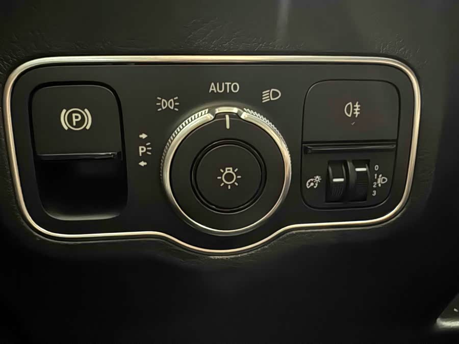 Mercedes-Benz GLB Class 2021 car image #12