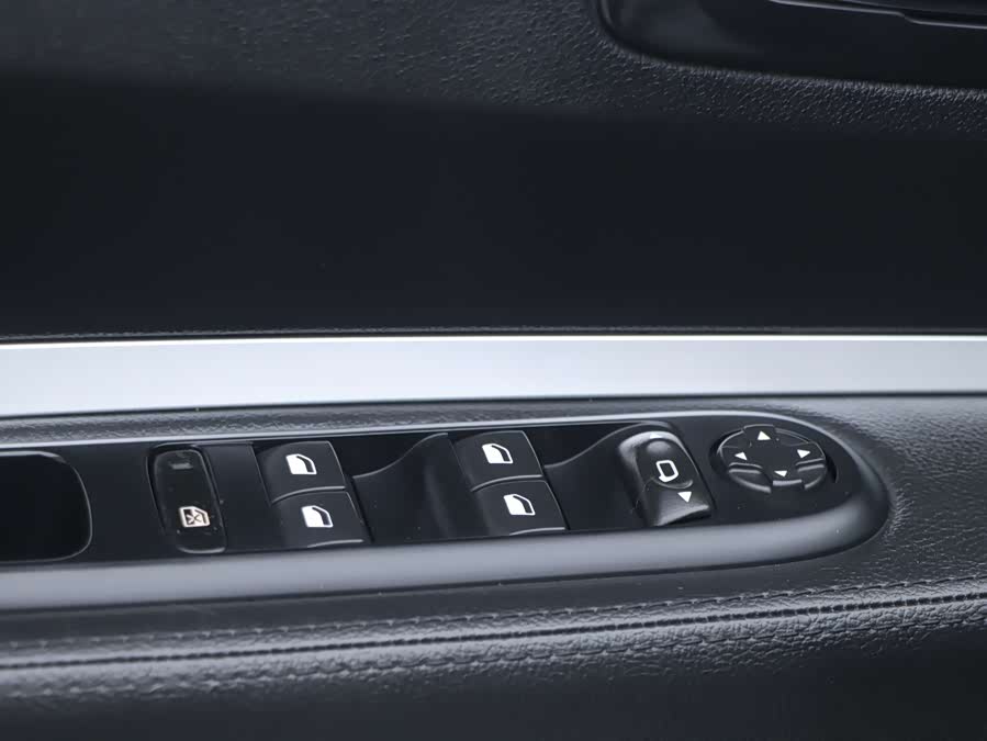 Peugeot 3008 2017 car image #12