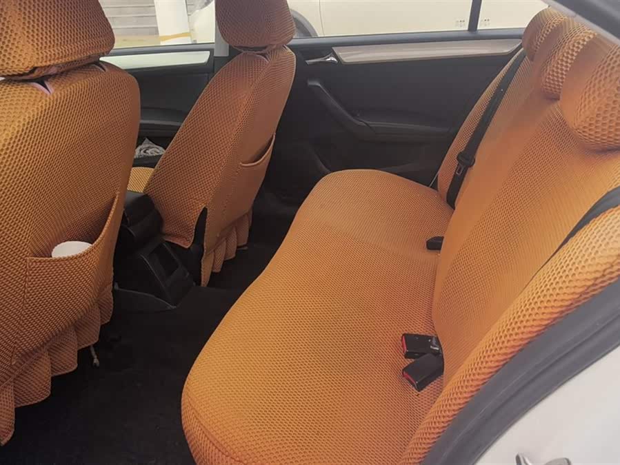 Skoda Rapid 2018 car image #12