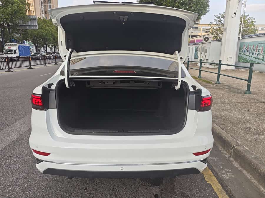 GEELY Emgrand 2023 car image #12