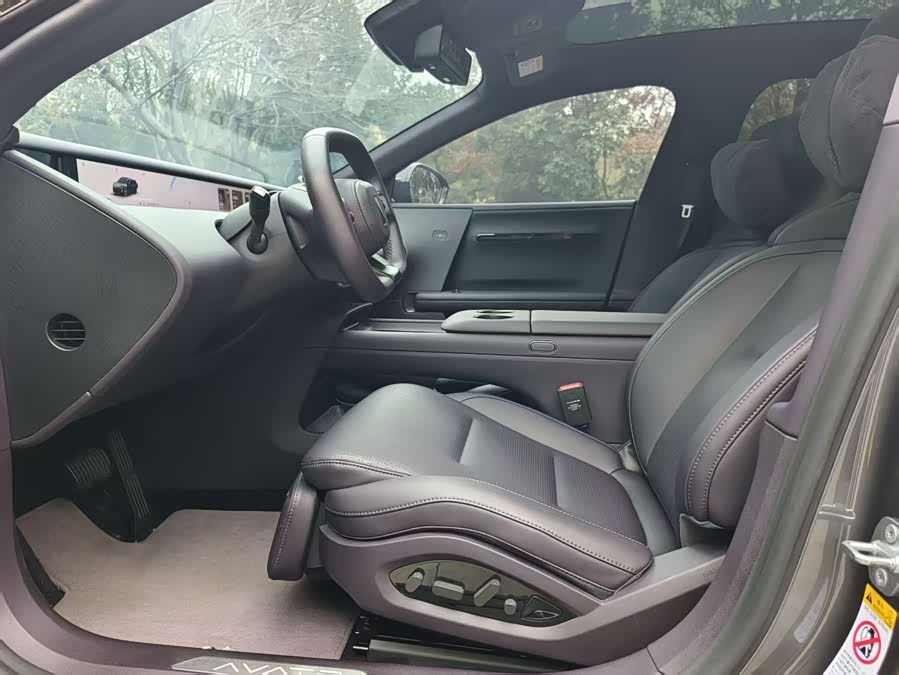 阿维塔 阿维塔06 2025 汽车图片 #12