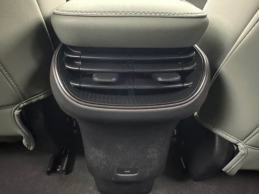 NIO ET5 2023 car image #12
