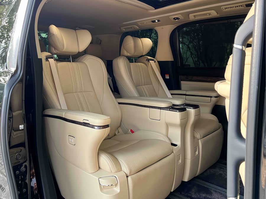 Toyota Alphard 2023 #12 Toyota Alphard 2023 car image #12
