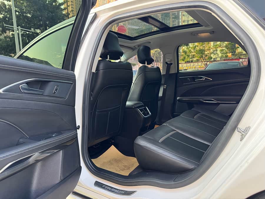 Ford Taurus 2016 car image #12