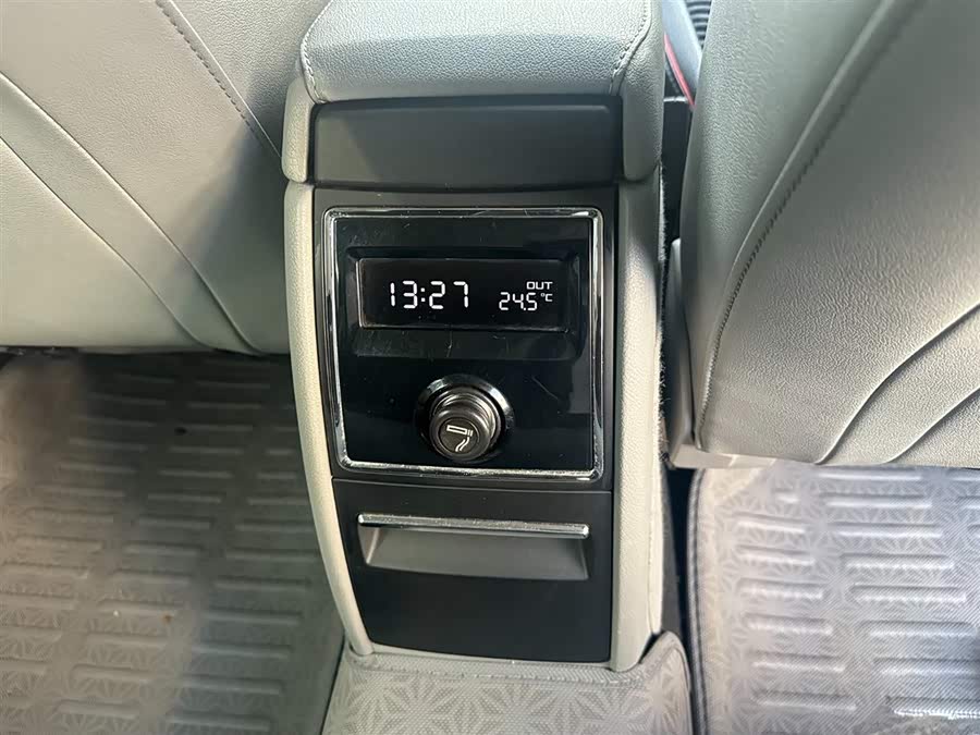 Skoda Superb 2011 imagen de coche #12