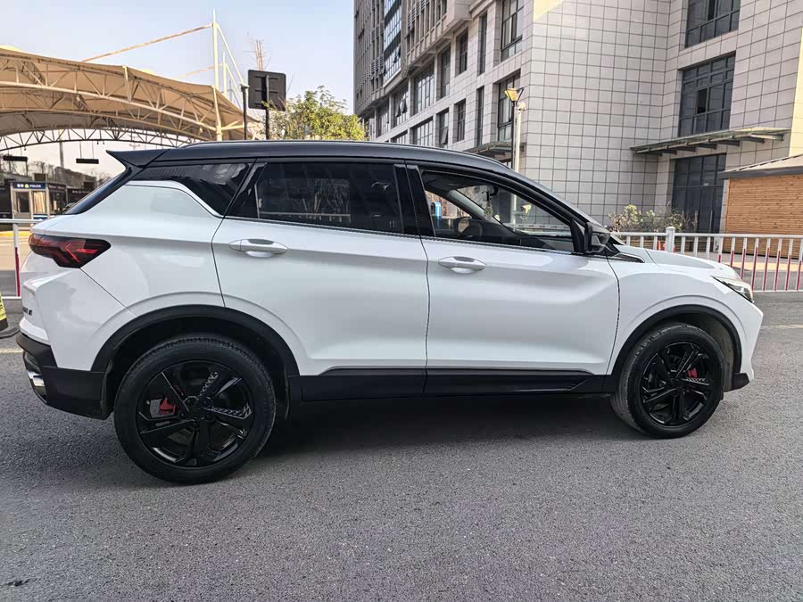 GEELY Coolray 2023 car image #12