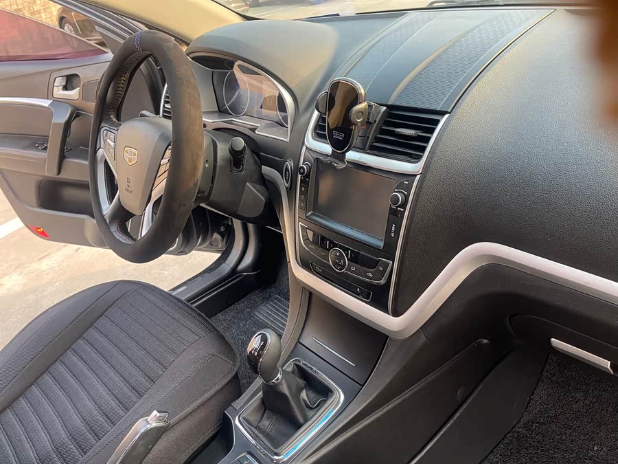 GEELY Emgrand 2015 car image #12