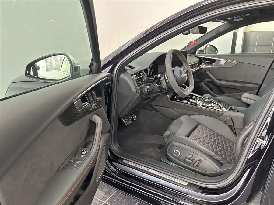 Audi RS 4 2023 car image #12