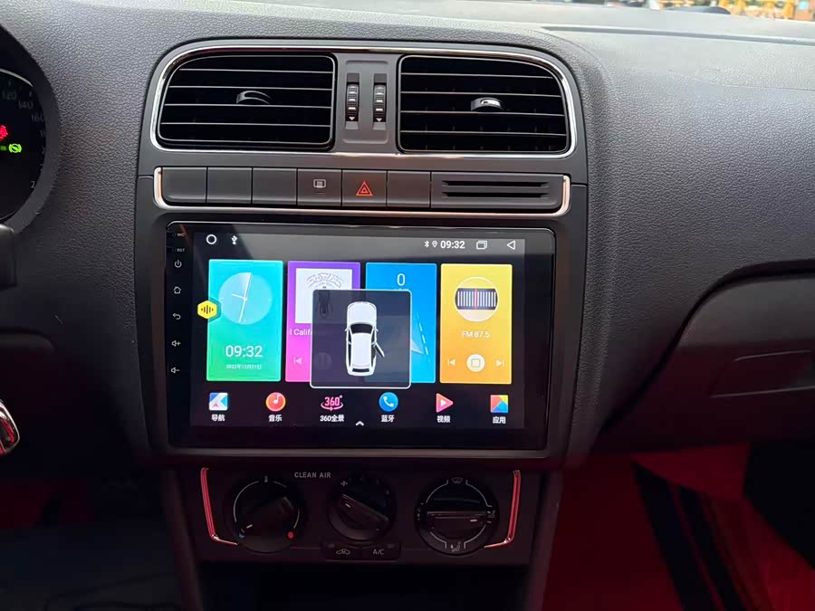 Volkswagen Polo 2016 car image #12