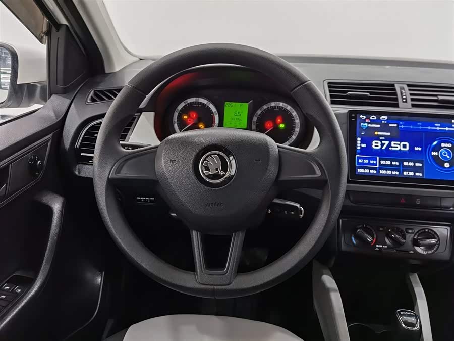 Skoda Fabia 2019 car image #12