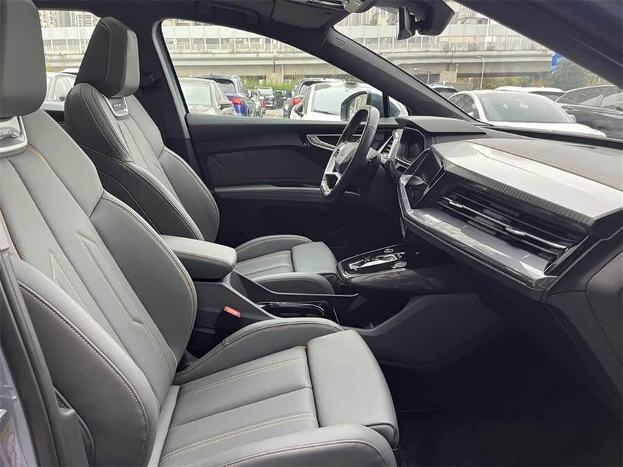 Audi Q4 e-tron 2024 image de voiture #12