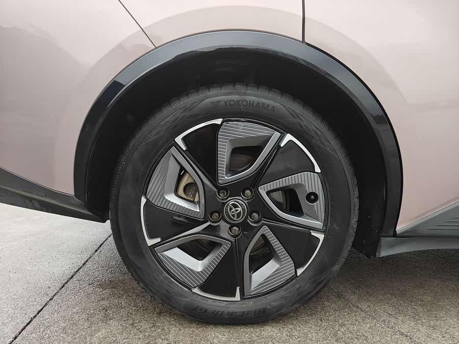 Toyota bZ3 2023 immagine di auto #12