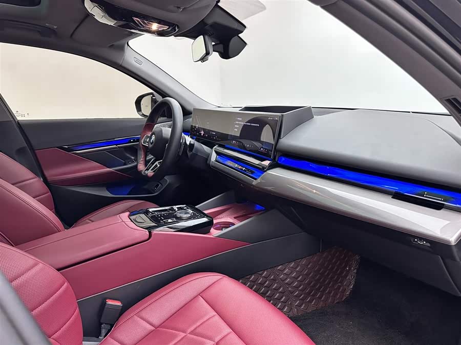 BMW 5 Series 2024 #12 BMW 5 Series 2024 car image #12