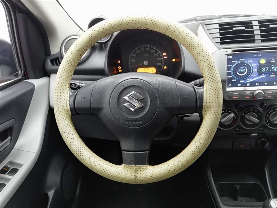Suzuki 2013 car image #12