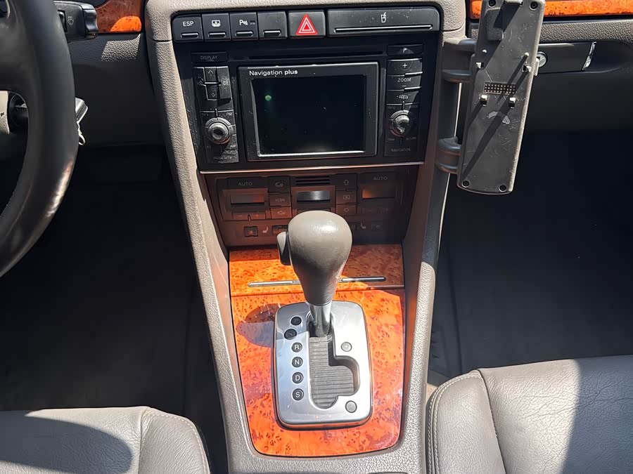 Audi A4 2008 car image #12