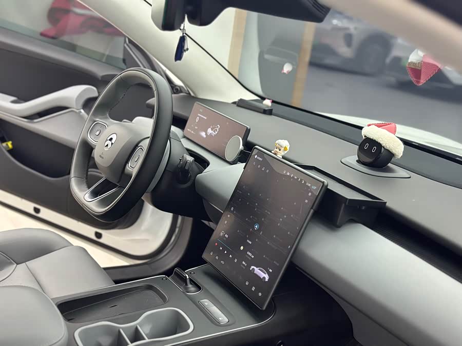 NIO ET5 2023 car image #12