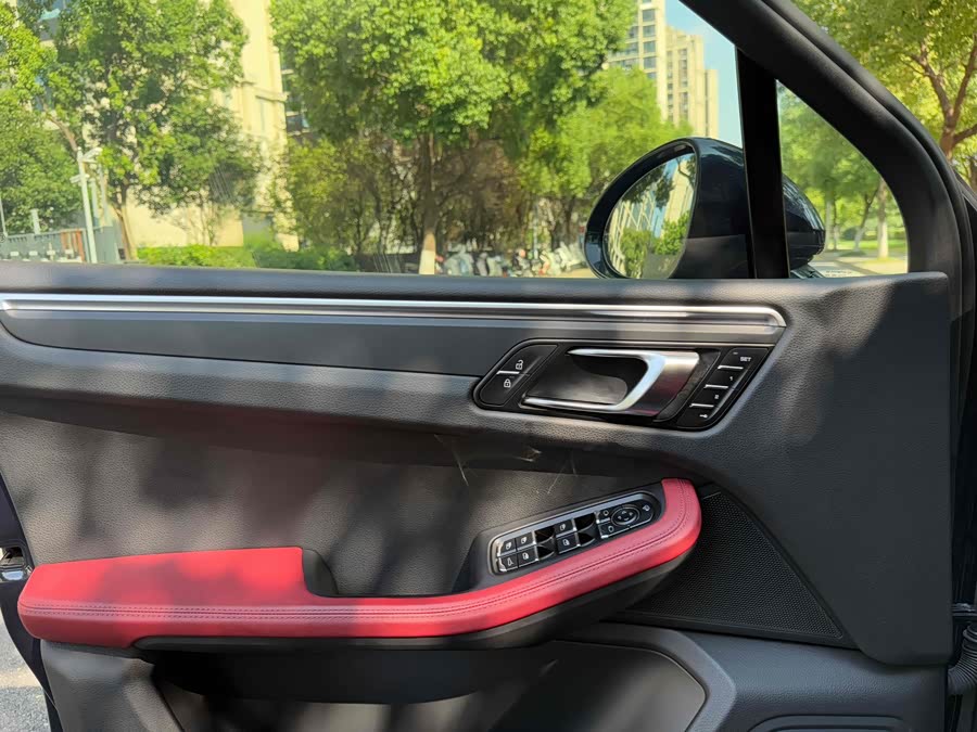 2022 car image #12