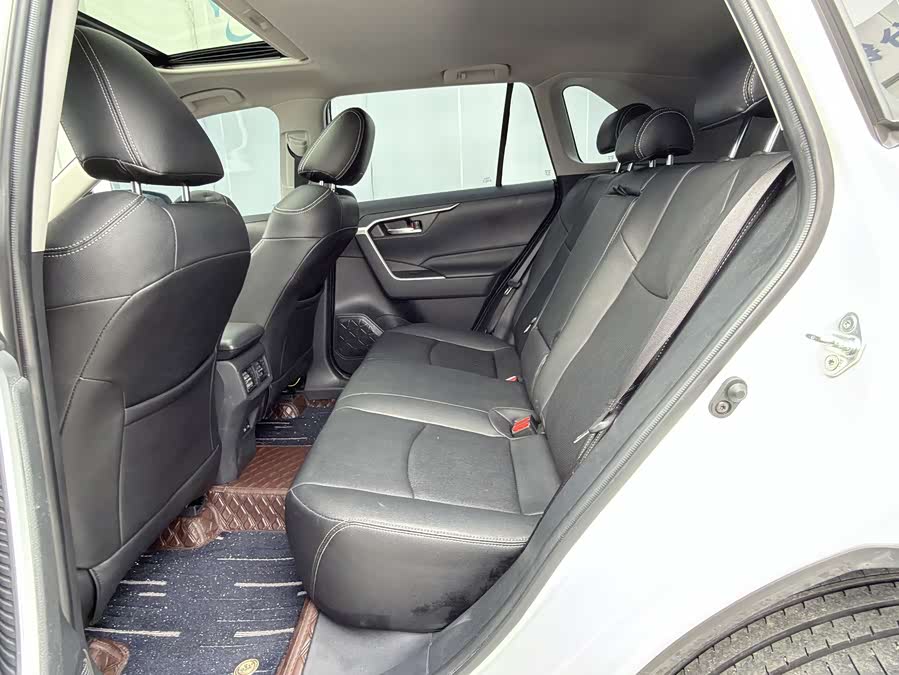 Toyota RAV4 2022 car image #12
