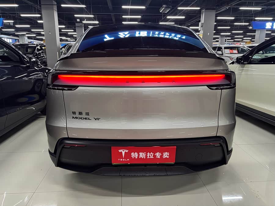 特斯拉 Model Y L 2025 汽车图片 #12
