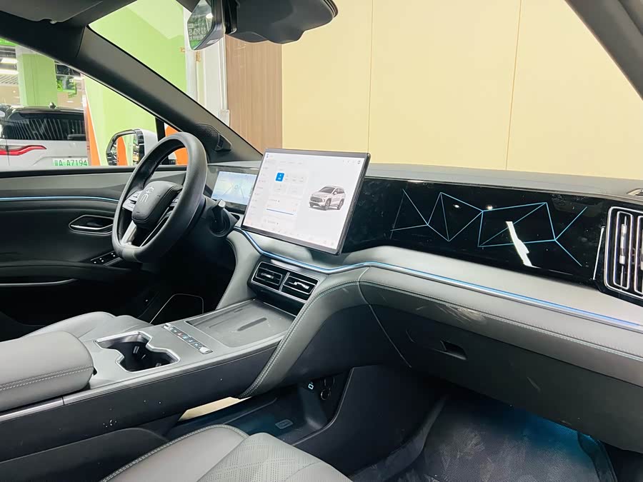 BYD SongL DM-i 2025 car image #12