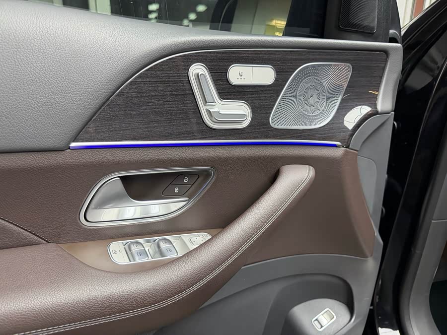 Mercedes-Benz GLE Class 2020 car image #12