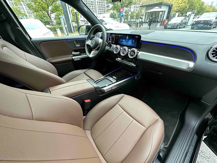 Mercedes-Benz GLB Class 2025 car image #12