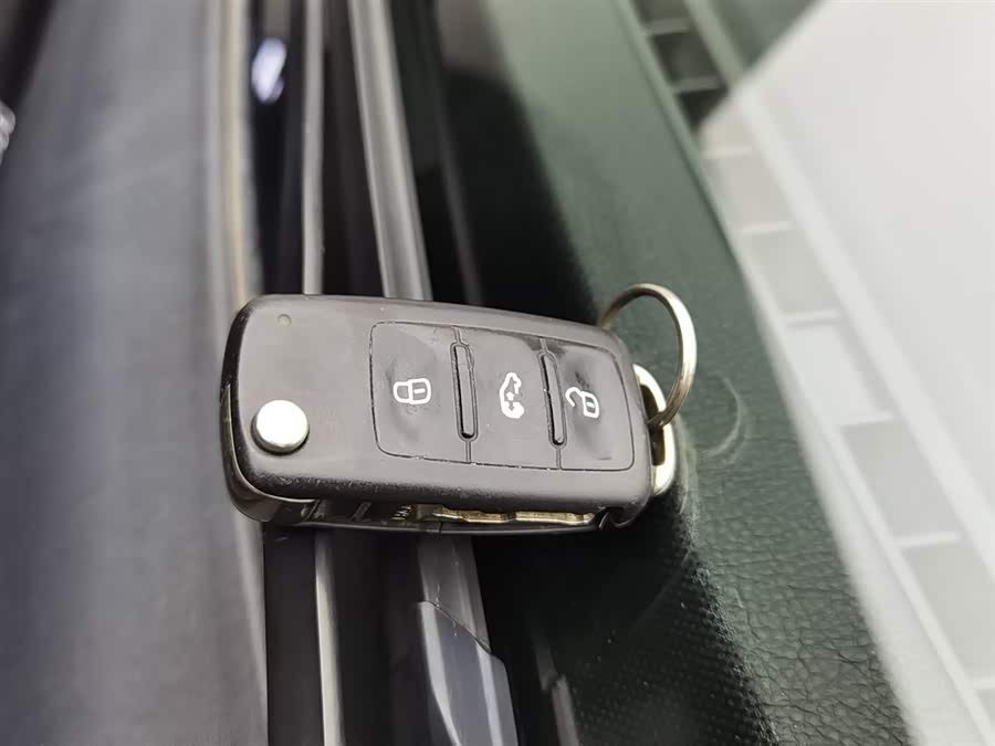 Volkswagen Caravelle 2016 car image #12