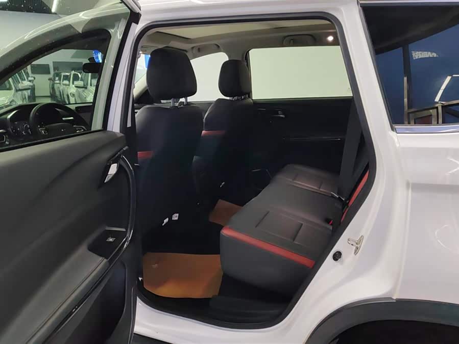 Forthing T5 2023 immagine di auto #12