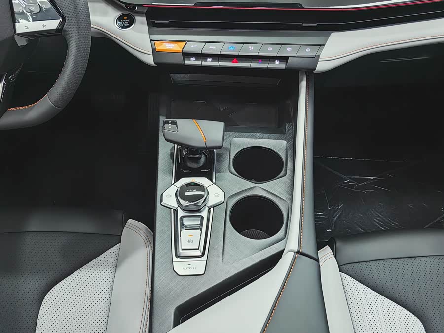 Changan UNI-V iDD 2025 #12 Changan UNI-V iDD 2025 car image #12